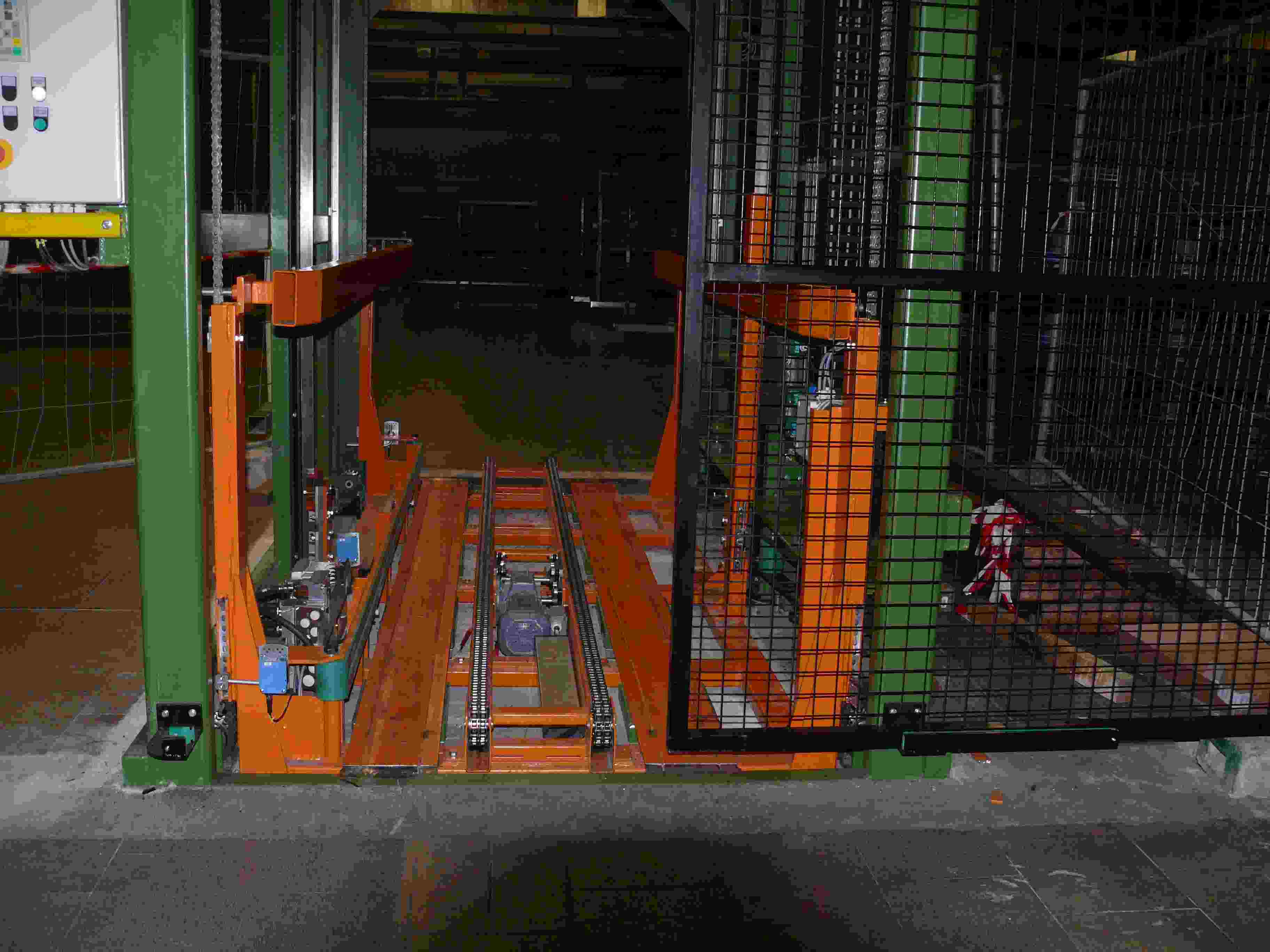 Vertikalförderer Aufzug
